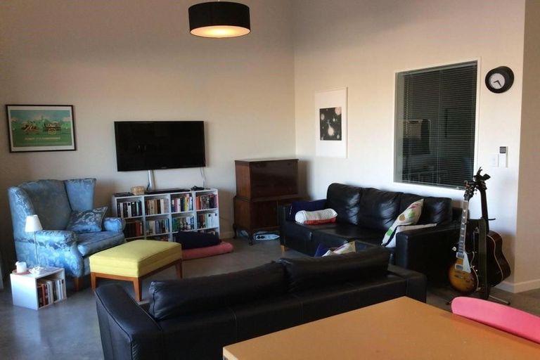 Photo of property in 2/25 Home Street, Mount Victoria, Wellington, 6011