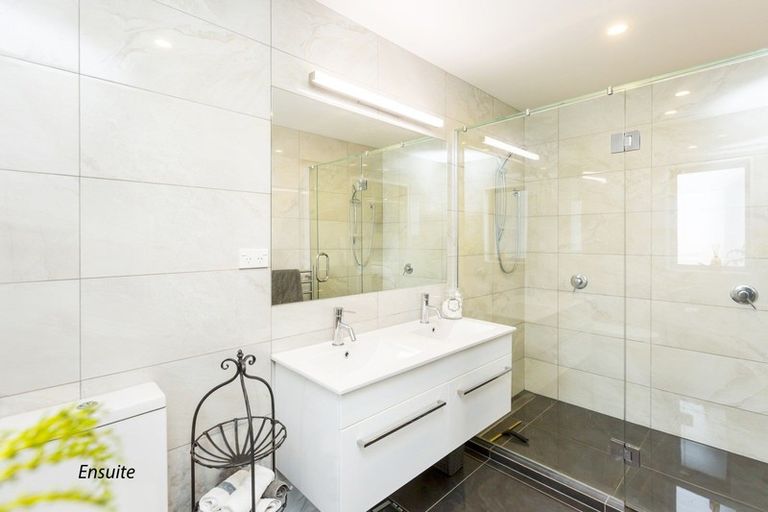 Photo of property in 33a Kenneth Gillies Way, Birchville, Upper Hutt, 5372