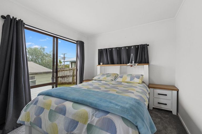 Photo of property in 82 Browns Bay Road, Rothesay Bay, Auckland, 0630