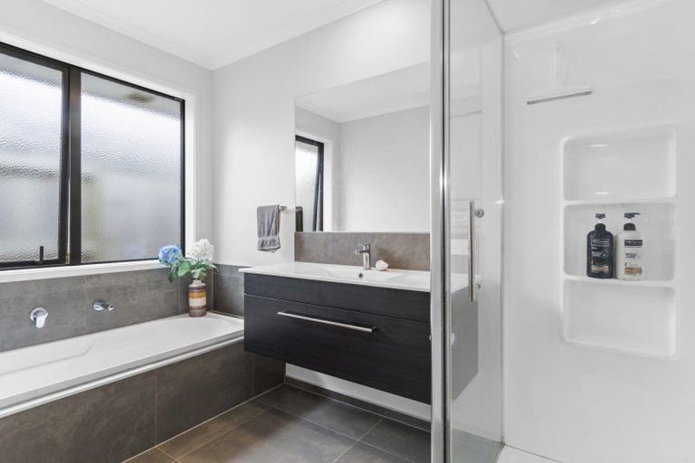 Photo of property in 86 Awataha Crescent, Pyes Pa, Tauranga, 3110