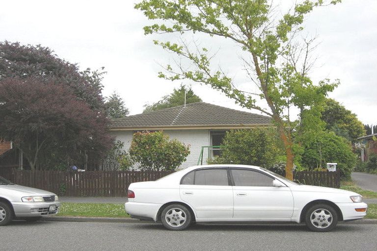 Photo of property in 2/215 Queenspark Drive, Parklands, Christchurch, 8083