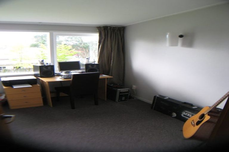 Photo of property in 1/135 Glenfield Road, Hillcrest, Auckland, 0626