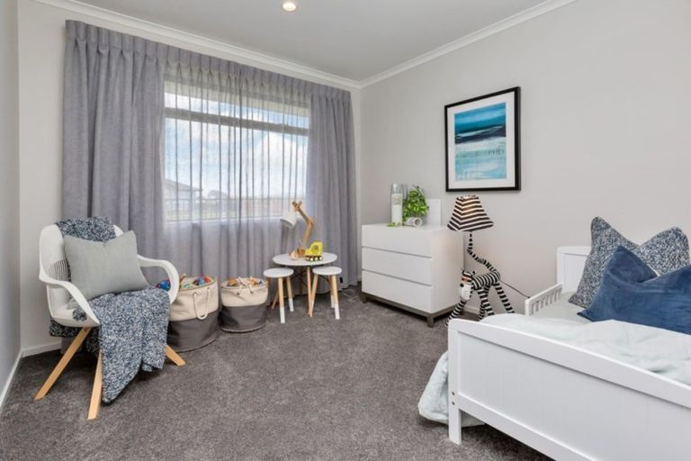 Photo of property in 32 Waitemata Drive, One Tree Point, 0118