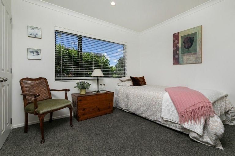Photo of property in 3 Admirals Court Drive, Greenhithe, Auckland, 0632