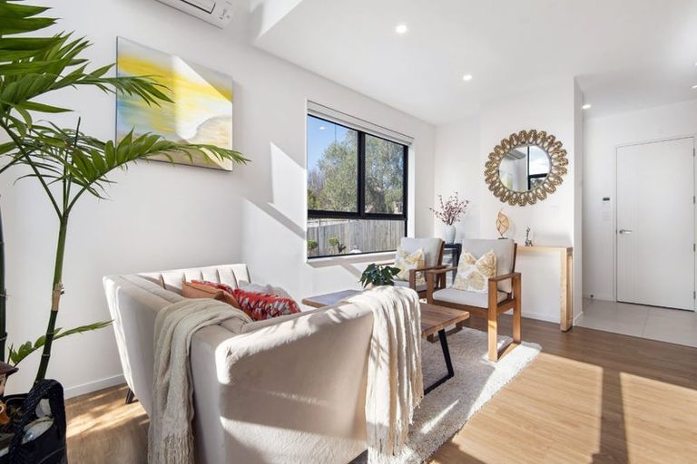 Photo of property in 61b Knights Road, Rothesay Bay, Auckland, 0630