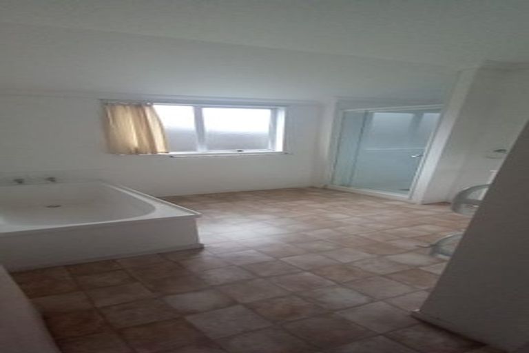 Photo of property in 10 Clare Street, Cambridge, 3434