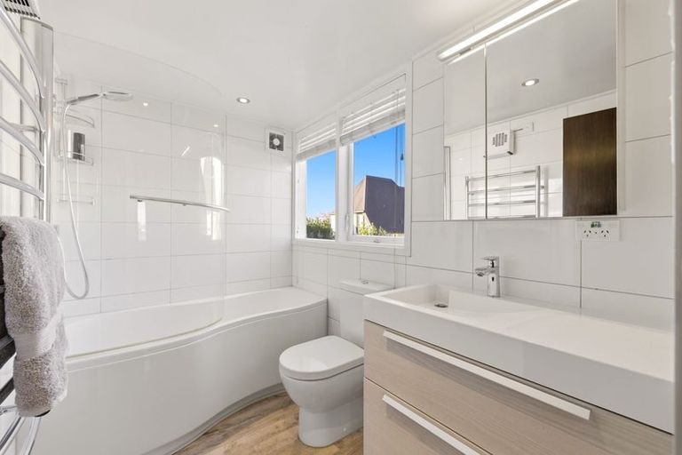 Photo of property in 76a Memorial Avenue, Ilam, Christchurch, 8053