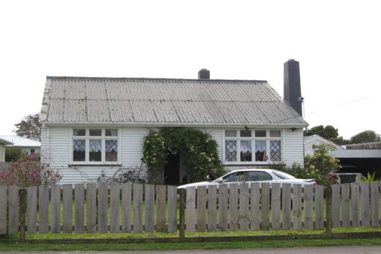 Photo of property in 8 Walsh Road, Westown, New Plymouth, 4310