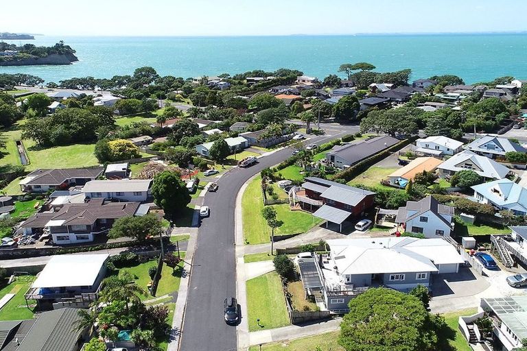 Photo of property in 1/6 Sundown Avenue, Manly, Whangaparaoa, 0930