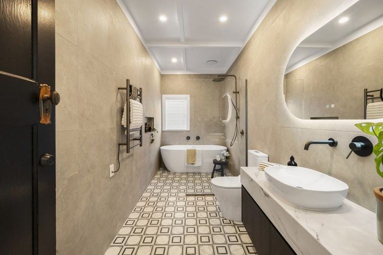 Photo of property in 8 Creamer Avenue, Belmont, Auckland, 0622