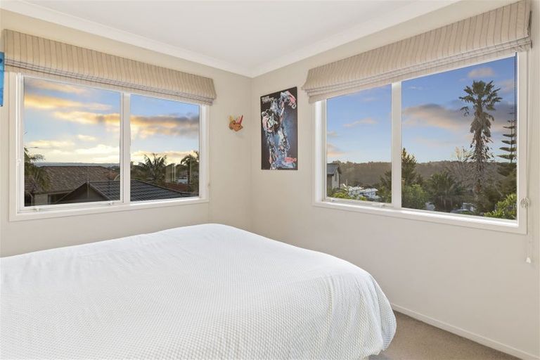 Photo of property in 16 Kittiwake Drive, Schnapper Rock, Auckland, 0632