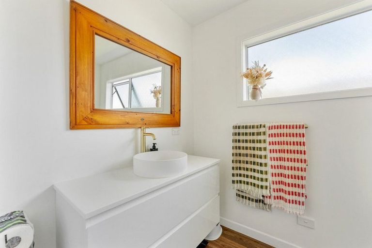 Photo of property in 13 Mount View Place, Spotswood, New Plymouth, 4310