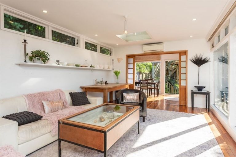 Photo of property in 33 Harbour View Road, Northland, Wellington, 6012