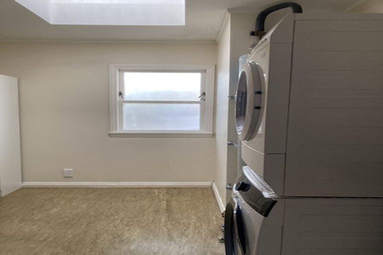 Photo of property in 11 Brougham Street, Mount Victoria, Wellington, 6011