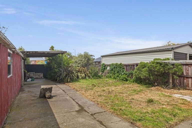Photo of property in 30 Tenby Place, Avondale, Christchurch, 8061