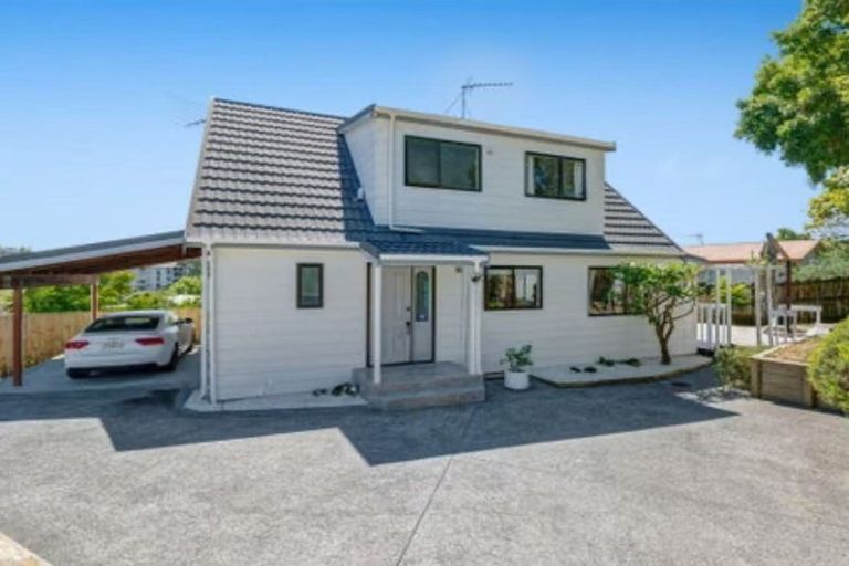 Photo of property in 14 Mallard Place, Unsworth Heights, Auckland, 0632