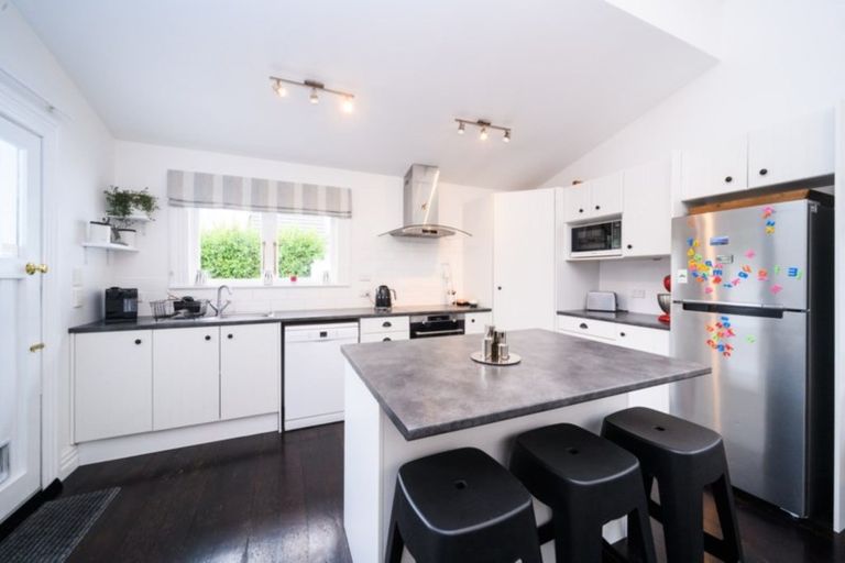 Photo of property in 11 Limbrick Street, Terrace End, Palmerston North, 4410