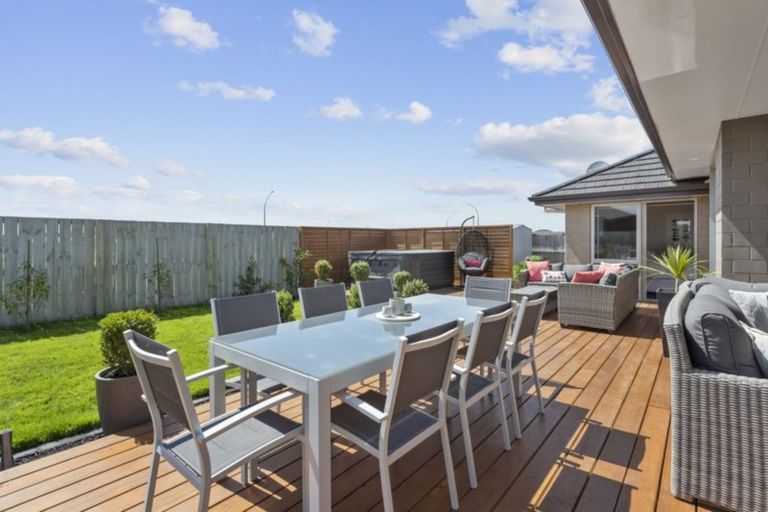 Photo of property in 22 Helen June Avenue, Flagstaff, Hamilton, 3210