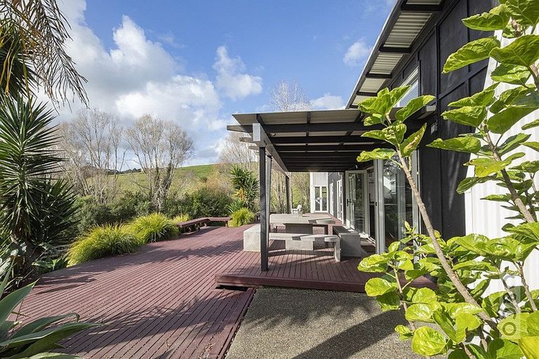 Photo of property in 8 Pineview Lane, Helensville, 0875