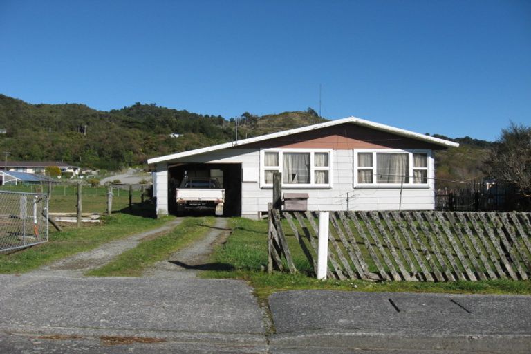 Photo of property in 17 Tramway Street, Ross, 7812