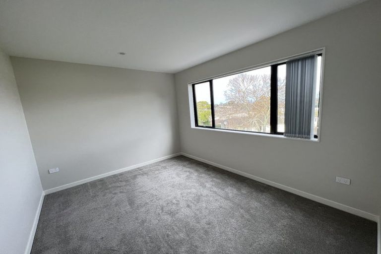 Photo of property in 55c Potter Avenue, Northcote, Auckland, 0627