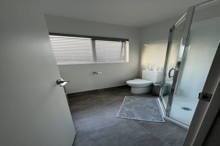 Photo of property in 11 Lumbarda Drive, Kumeu, 0810