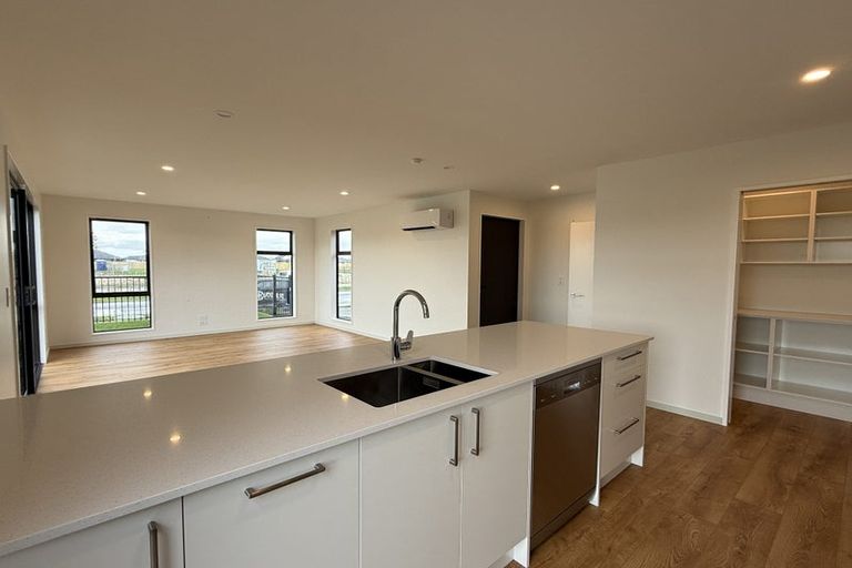 Photo of property in 2 Paradise Way, Halswell, 8025
