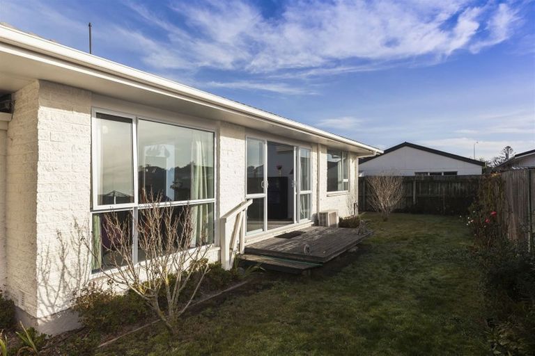 Photo of property in 2/185 Queenspark Drive, Parklands, Christchurch, 8083