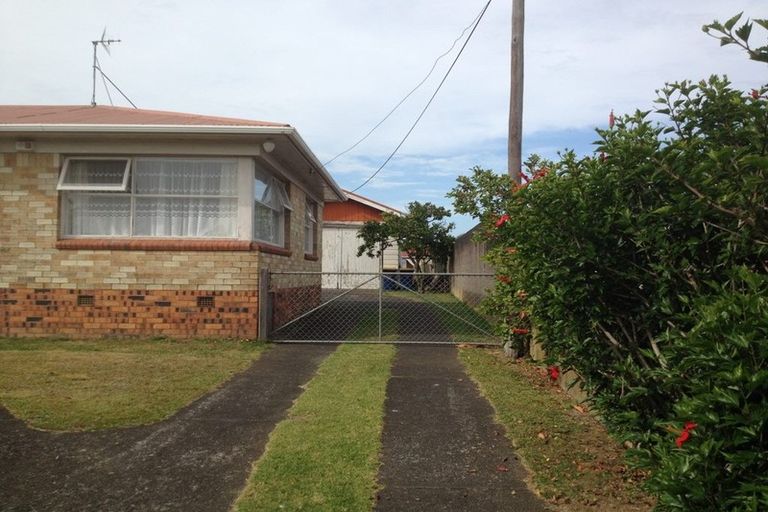 Photo of property in 26 Rimu Street, New Lynn, Auckland, 0600