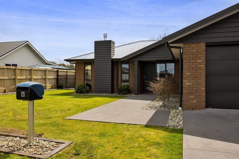 Photo of property in 6 Montague Grove, Stratford, 4332