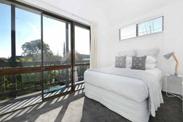 Photo of property in 72 Aikmans Road, Merivale, Christchurch, 8014