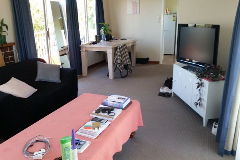 Photo of property in 82 Ocean View Road, Northcote, Auckland, 0627