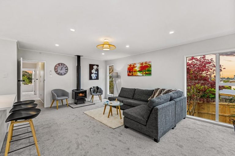 Photo of property in 17 Malmo Place, Massey, Auckland, 0614