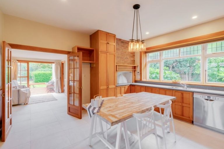 Photo of property in 96 Saint Martins Road, Saint Martins, Christchurch, 8022