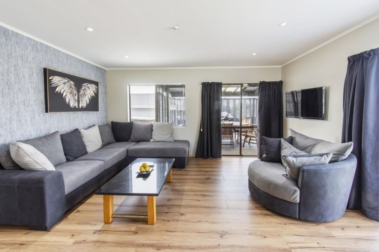 Photo of property in 19 Mellsop Avenue, Waiuku, 2123