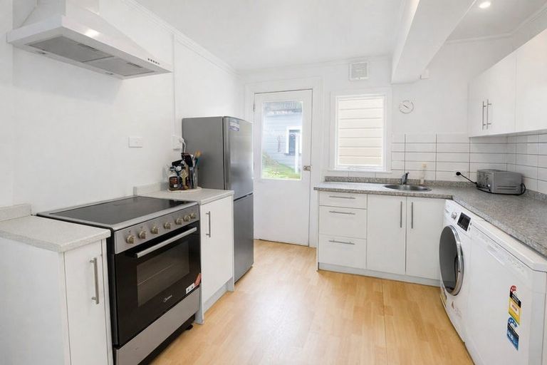 Photo of property in 1/18 Clifton Terrace, Kelburn, Wellington, 6012