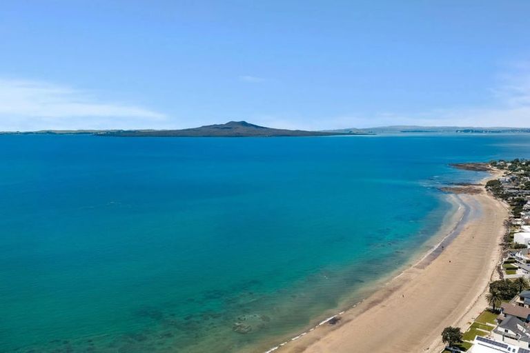 Photo of property in 63 Milford Road, Milford, Auckland, 0620
