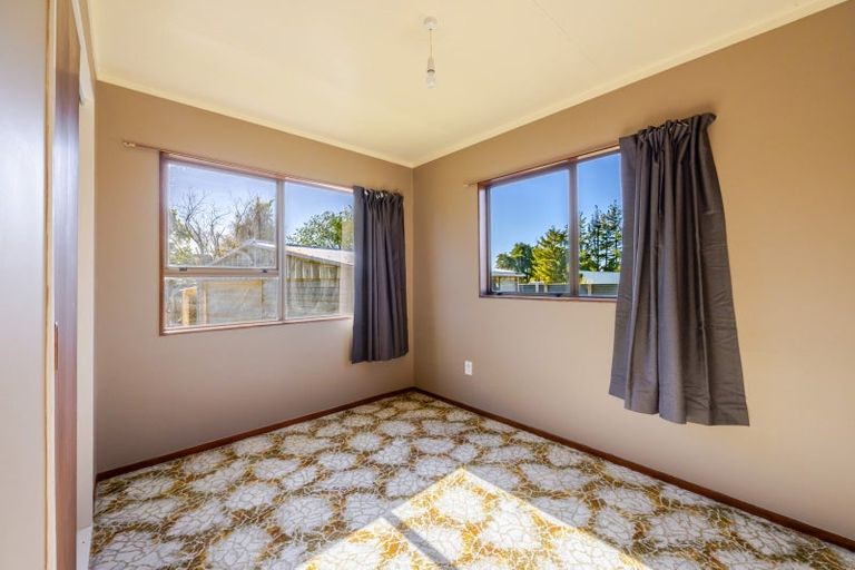 Photo of property in 12 Lake Street, Takapau, 4203