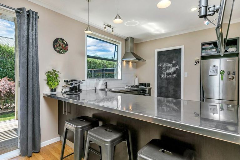 Photo of property in 19 Taupaki Road, Taupaki, Henderson, 0782