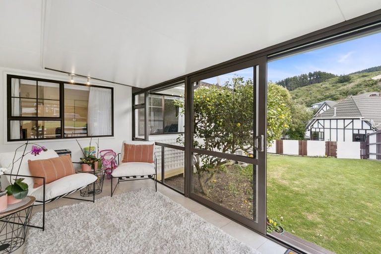 Photo of property in 87 Victory Crescent, Tawa, Wellington, 5028