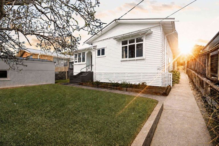 Photo of property in 100 Lemon Street, New Plymouth, 4312