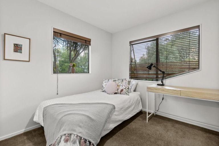 Photo of property in 34b Kiteroa Terrace, Rothesay Bay, Auckland, 0630