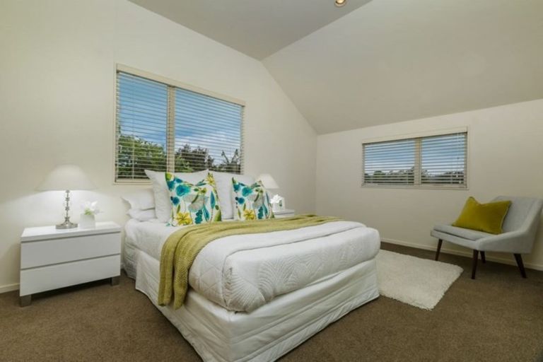 Photo of property in 10a Shiloh Way, Greenhithe, Auckland, 0632