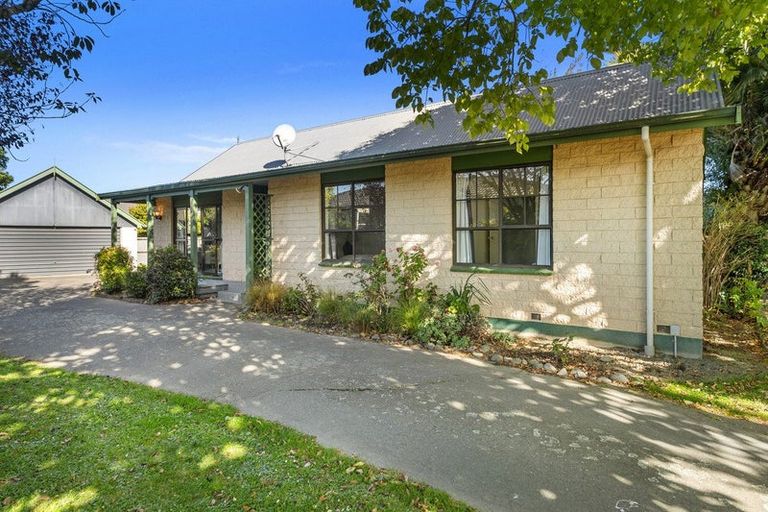 Photo of property in 137 Hawthornden Road, Avonhead, Christchurch, 8042