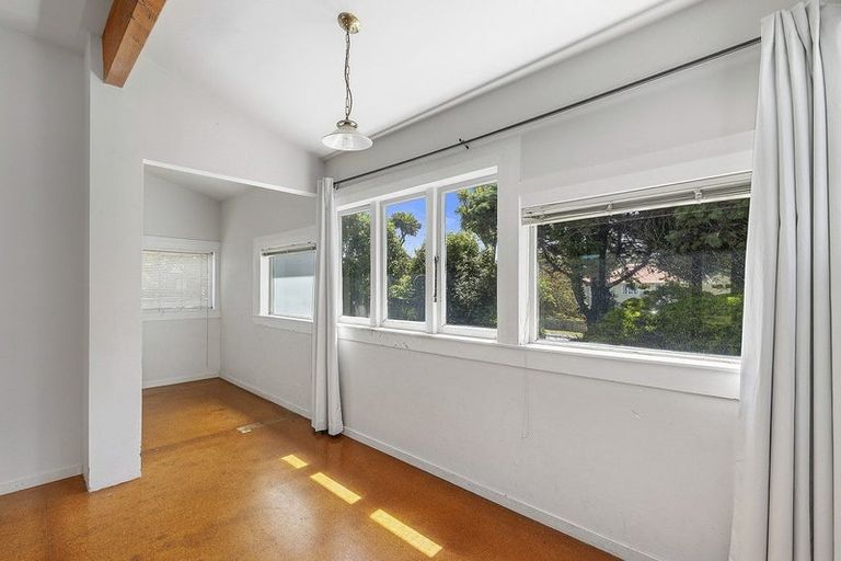 Photo of property in 52 Main Road, Titahi Bay, Porirua, 5022