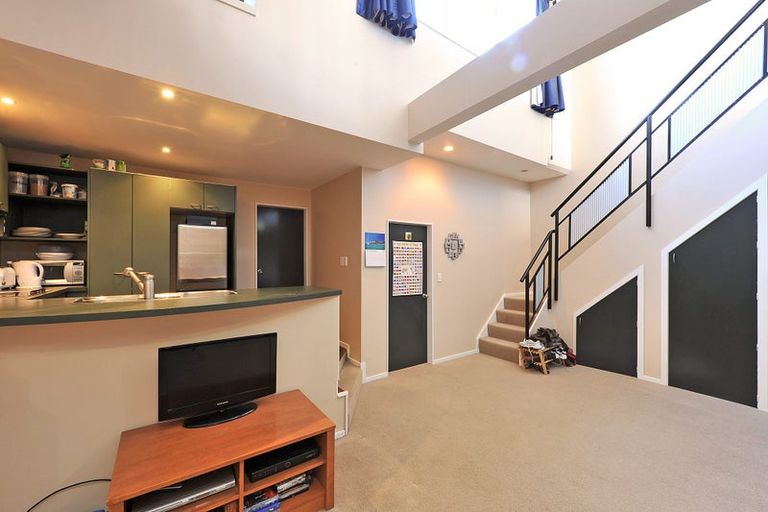 Photo of property in 8/17 Adelaide Road, Mount Cook, Wellington, 6021