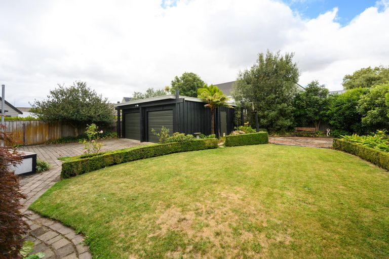Photo of property in 3 Earl Place, Hokowhitu, Palmerston North, 4410