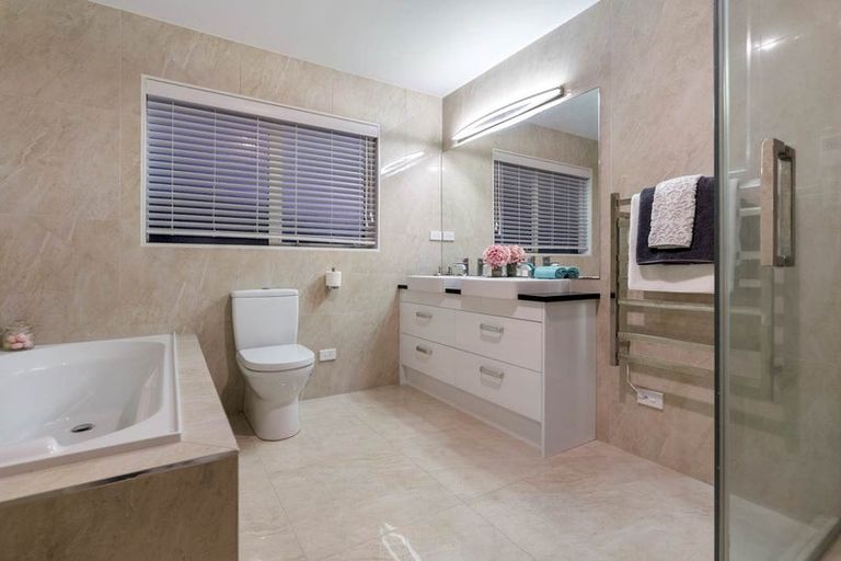 Photo of property in 24 Mackay Drive, Greenhithe, Auckland, 0632