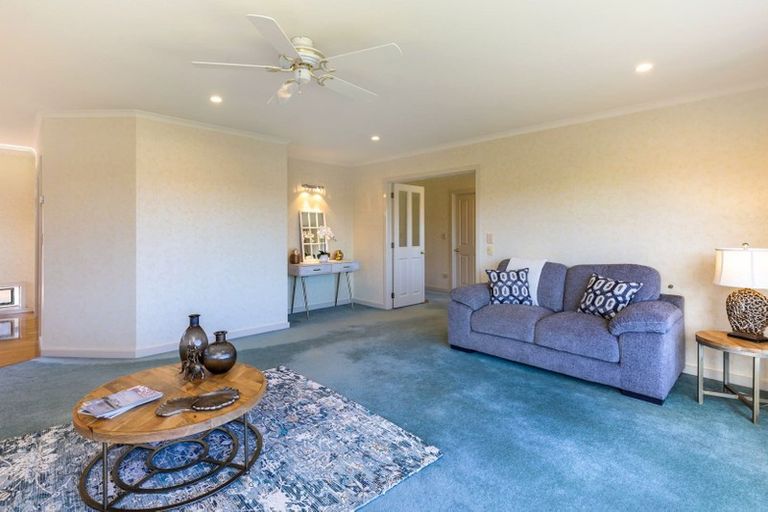 Photo of property in 7 Fairview Terrace, Waipahihi, Taupo, 3330