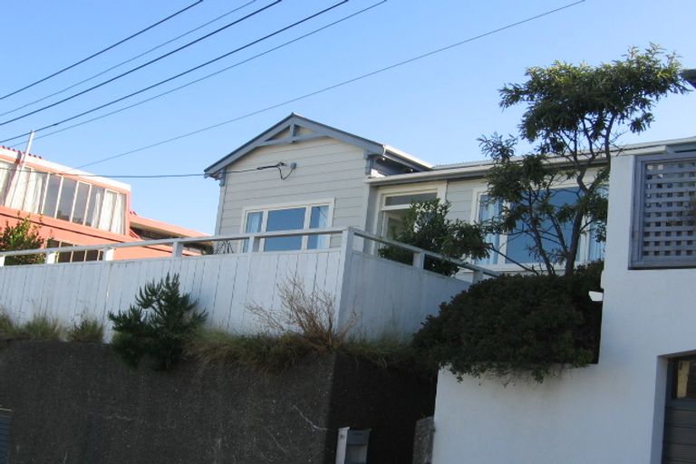 Photo of property in 77 Roxburgh Street, Mount Victoria, Wellington, 6011